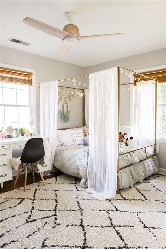 lubų ventiliatorius baltų dažų apdaila paauglių miegamojo kokoninė baldakimo lova aukso rėmas šviesi girlianda