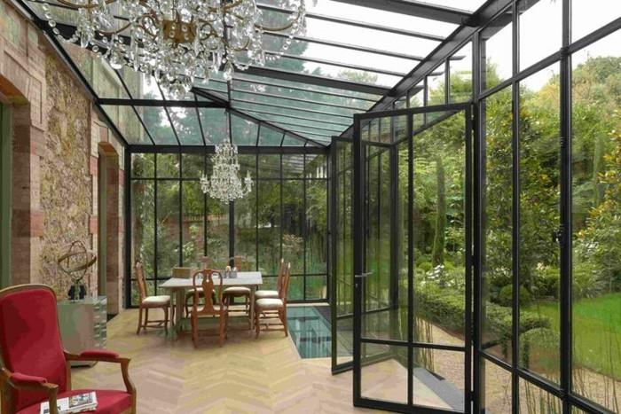 bioklimatinė-veranda-bioklimatinė-pavėsinė-krištolo-liustra-stiklo-verandai