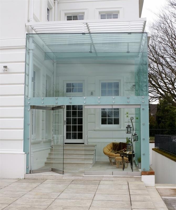 modernus verandos stiklo prailginimas-šiuolaikiška išvaizda ir labai stilingas-idealus sprendimas-mažoje erdvėje