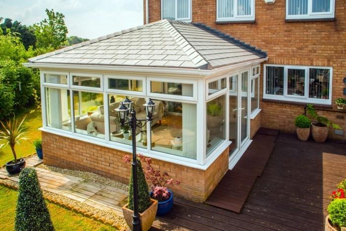 moderni veranda labai gražiai sukurta pagal dvigubo stiklo namo modelio paprastos verandos dizainą