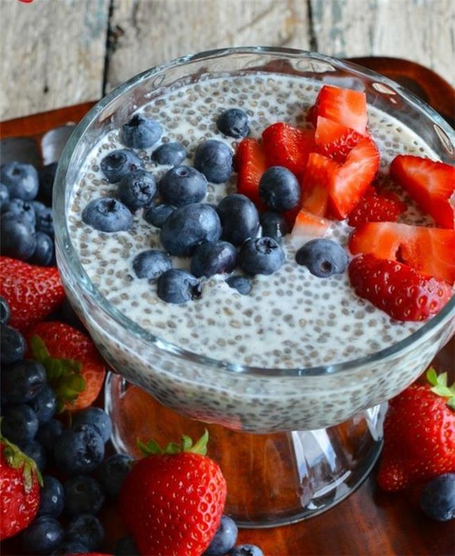 verrine-sladko-chia-jagode-in-borovnice-puding