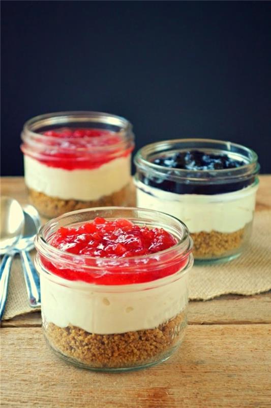 verrine-sladka-sladica-crumble-z-rdečimi jagodami