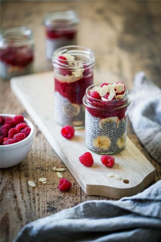 verrine-sladki-puding-s-chia-semeni-in-plodovi