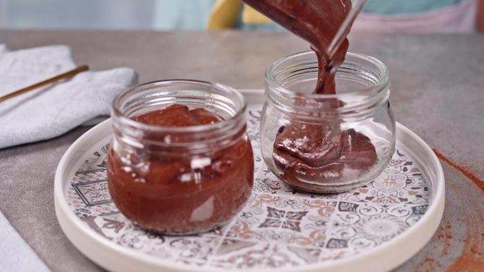 šokolado putėsių receptas, pagrįstas „aquafaba“ ir pyrago kremu, lengvas ir greitas bei originalus desertas