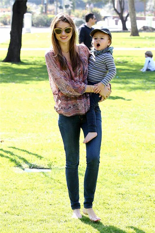Kaip dabar apsirengti Miranda Kerr