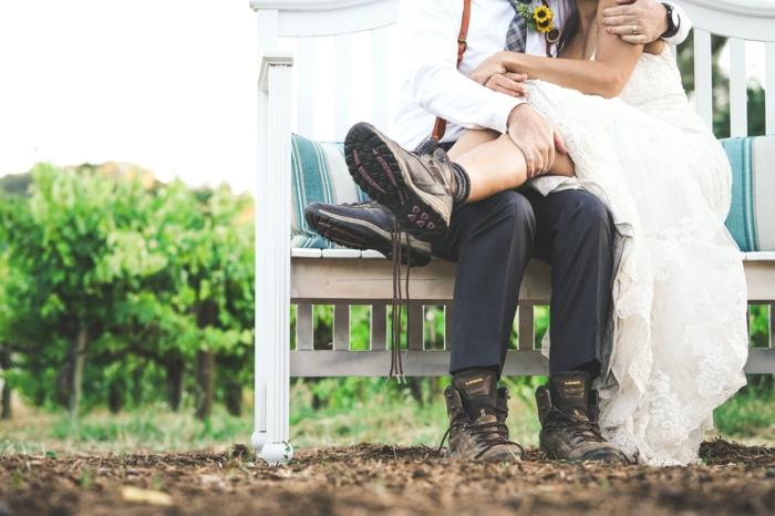 Havalı ayak bileği botları ile düğün çok güzel çift fotoğraf sevimli fotoğraf fikri