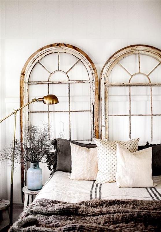 stari okenski okvirji, okenska okna, belo in sivo posteljnino, vintage country chic ideja za dekoracijo spalnice