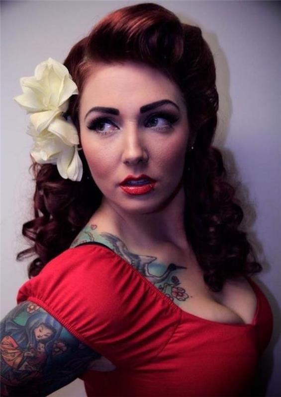 hipster kadın pin up tarzı dövmeler eski okul rockabilly