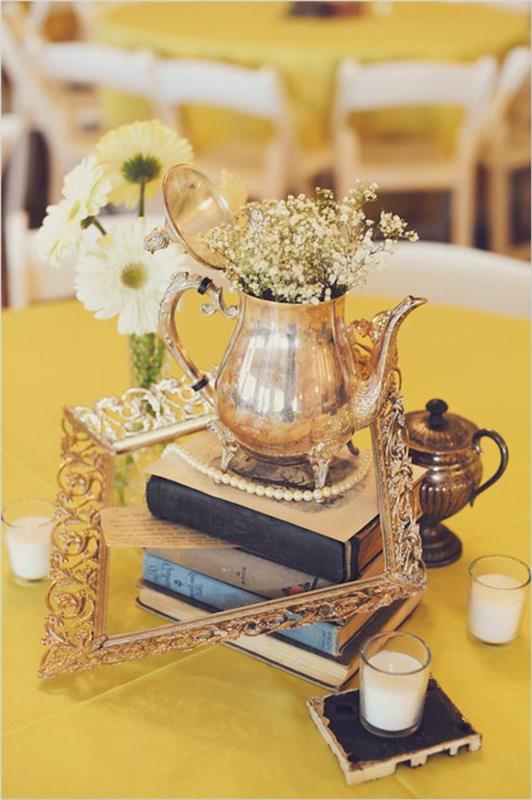 „Tavola apparecchiata“ originalioje „lib lib e candele“ versijoje, karnizas „oro con bigliettino“