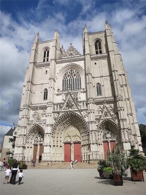 visit-nantes-cathedrale-day