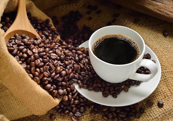 kahve, demir açısından zengin bir besindir ve demir emilimini engeller, demir eksikliğine karşı savaşmak için hangi besinleri diyetinizden çıkarmanız gerektiğine dair bir fikir