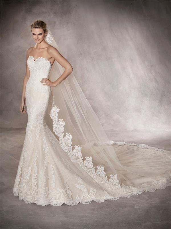 poročna obleka bodycon, poročna obleka brez naramnic, nevtralna vibra, elegantna nevesta, silhueta z naglašenimi čipkastimi elementi