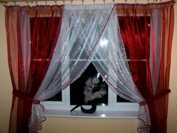 vien tik organza-raudona ir balta