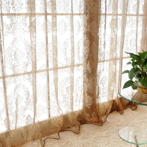grynas organza su gėlių raštais