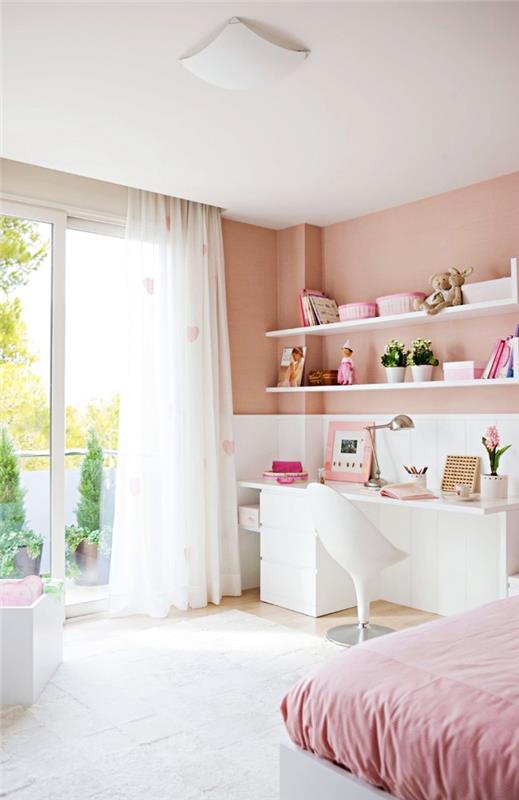 Beyaz ve pastel pembe renklerde döşenmiş ve dekore edilmiş 12 yaşındaki kız yatak odası modeli