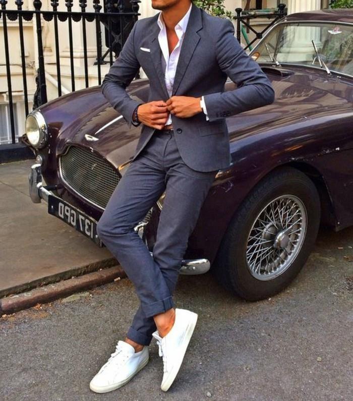 see-suit-royal-blue-man-gerai apsirengęs automobilis