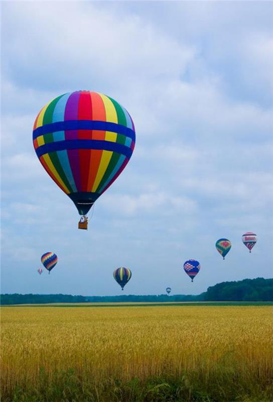 polet z balonom nad dolino