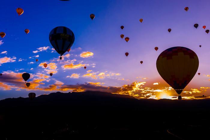 Yeni-Meksika üzerinde sıcak hava balonu-uçuş