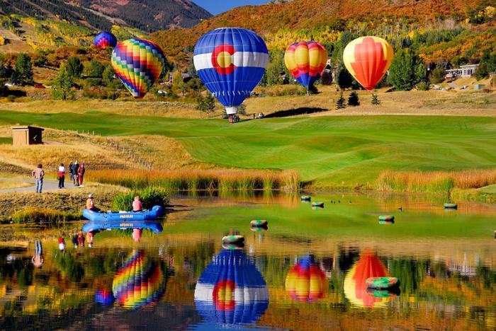 balon-let-dogodki-v-Aspenu-baloni-in-njihovi-odsevi