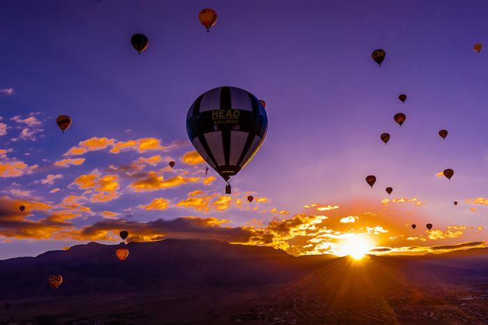 hot-air-balon-flight-landscape-at-sunrise