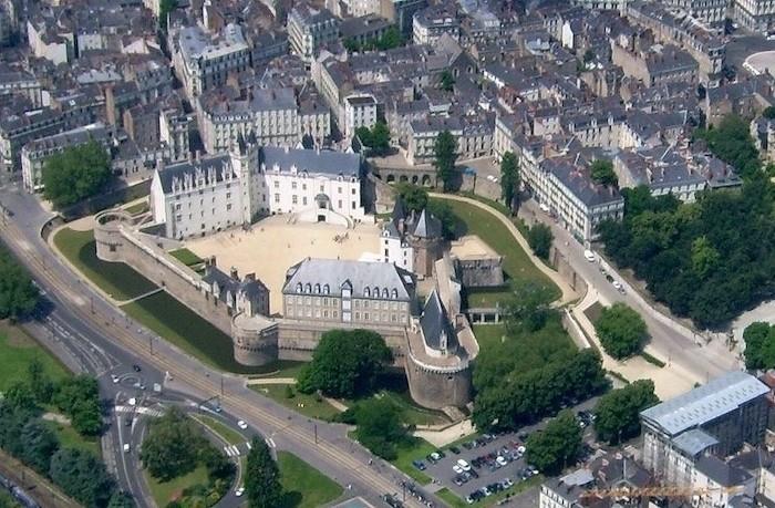 travel-nantes-chateau-des-ducs-view