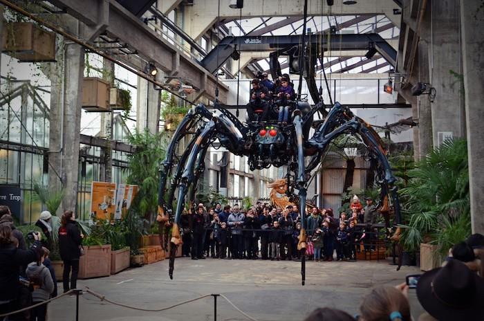 keliaujantys į Nantes-milžiniškus vorus