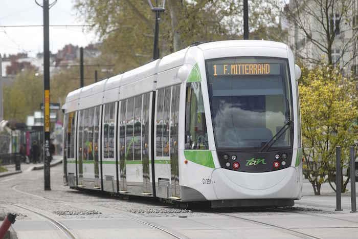 keliaujantys į Nantes tramvajus