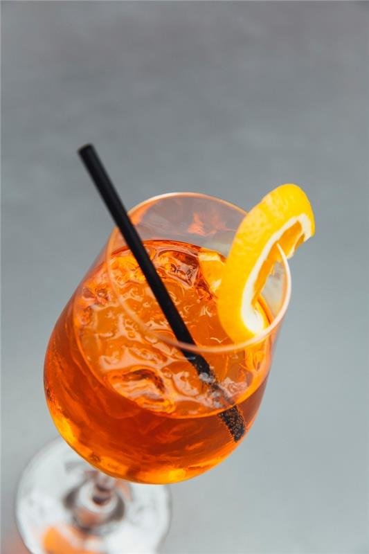 pravi recept spritz pomarančna rezina nizka pijača grenka alkoholna pijača