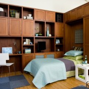 Cama embutida na parede do móvel