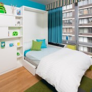 Quarto infantil com mobília branca