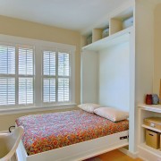 Quarto em cores claras