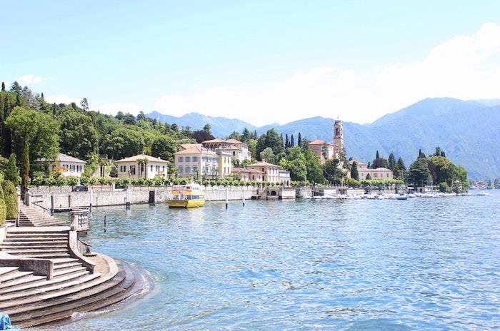 İtalya manzara resmi, arka plan için en güzel şehir manzarası, dağ ve göl ile Como Gölü manzarası