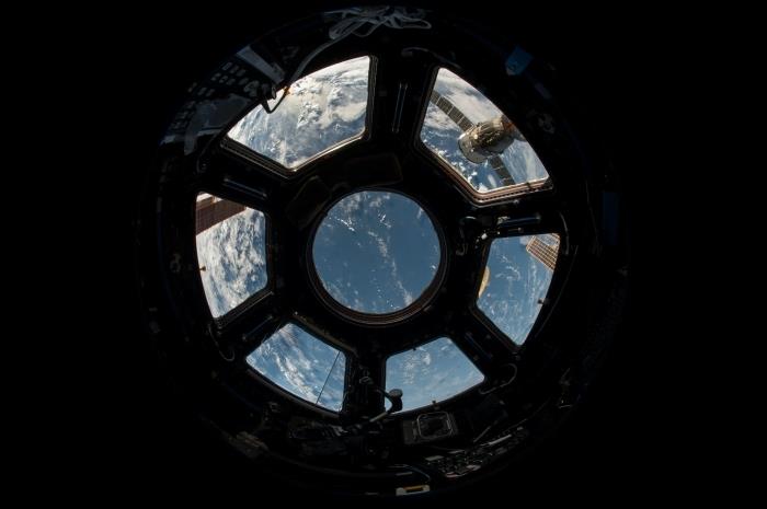 kompiuterio ekrano užsklandos idėja kosmoso tema, kompiuterio ekrano užsklanda su kosmoso sugautos žemės nuotrauka
