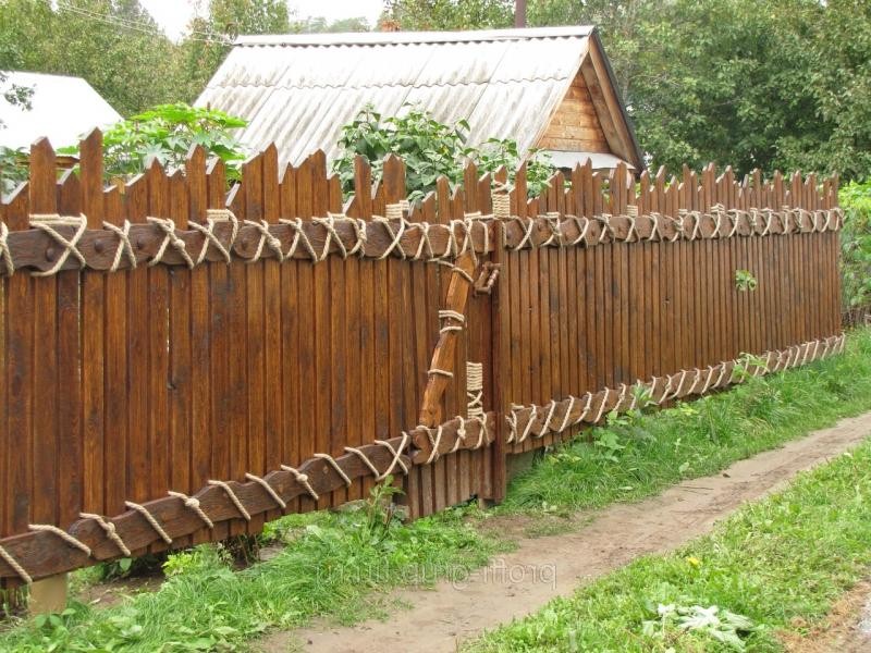 valla de madera con estilo