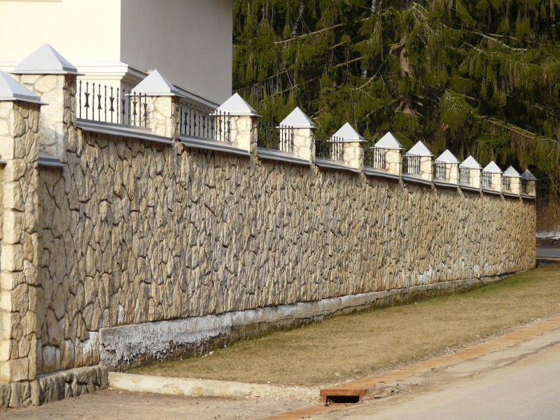 akmeninė tvora