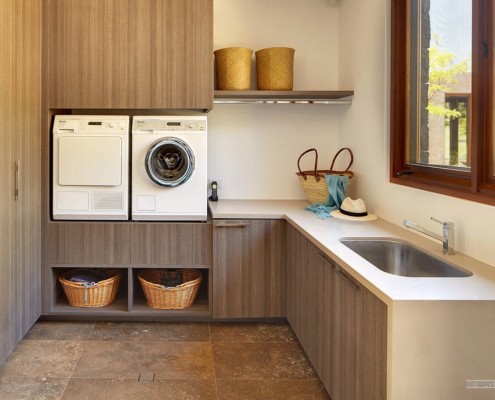 Bir Japon evinde çamaşır makinesi ve bulaşık makinesi