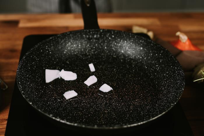 Burco di cocco padella, padella sui fornelli, ricetta vellutata di zucca, ricetta per zucca